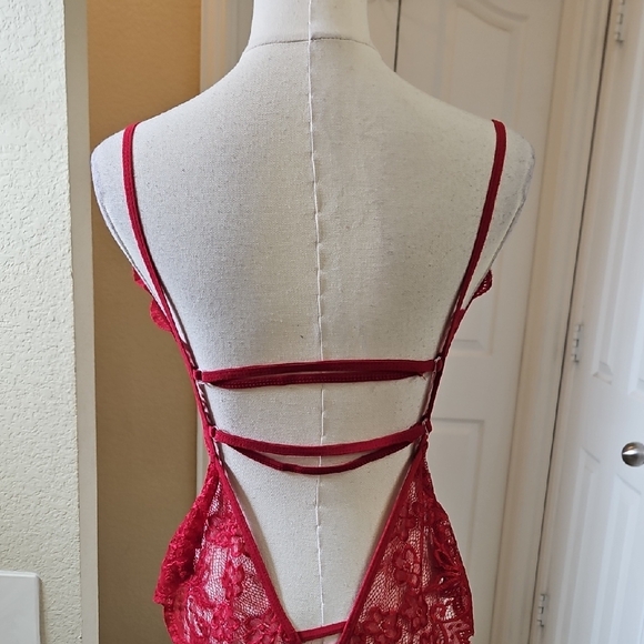 Elegant Seductive Red Scalloped Lace Teddy Bodysuit - Picture 8 of 12